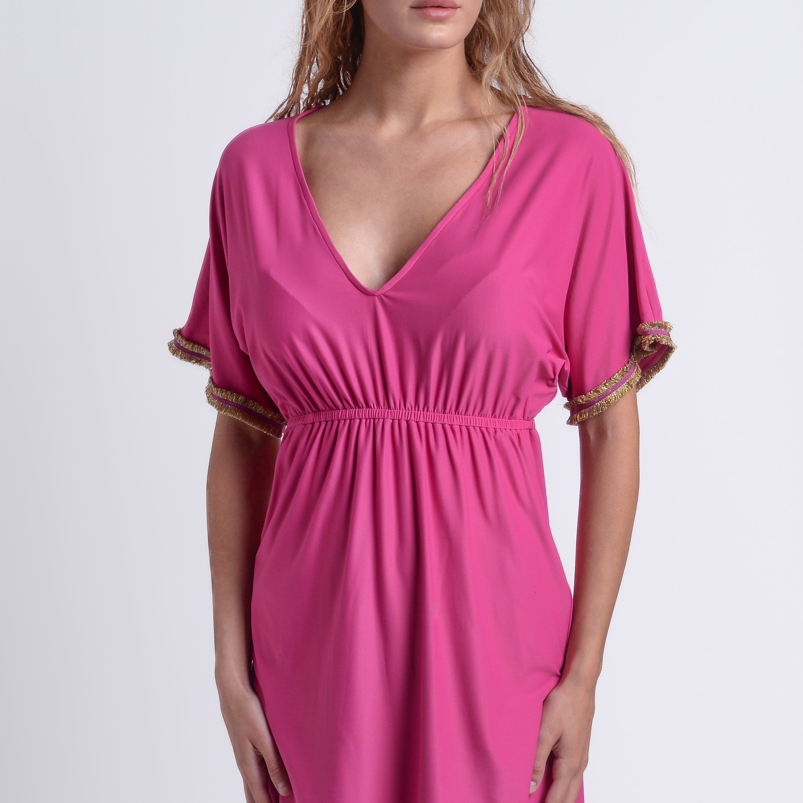 AB 101 Abito corto con la coulisse in vita e passamaneria